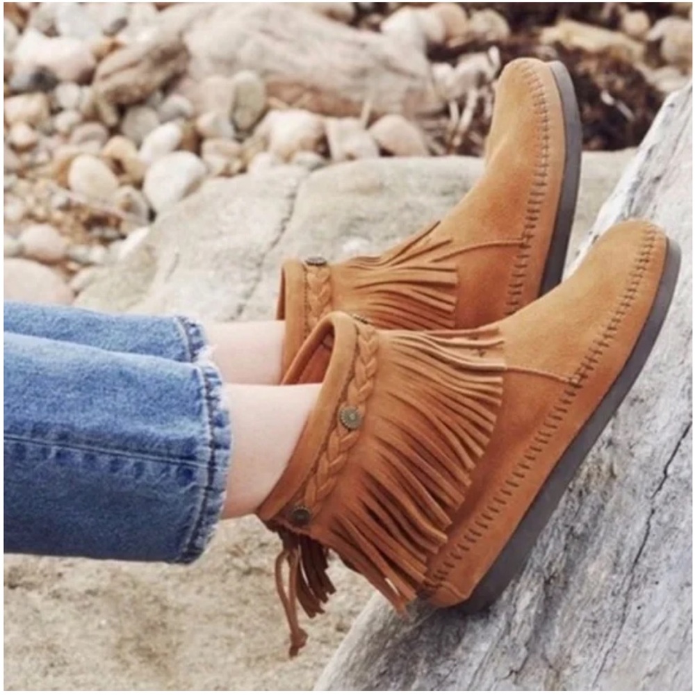 Minnetonka Fringe Ankle Boots 5.5